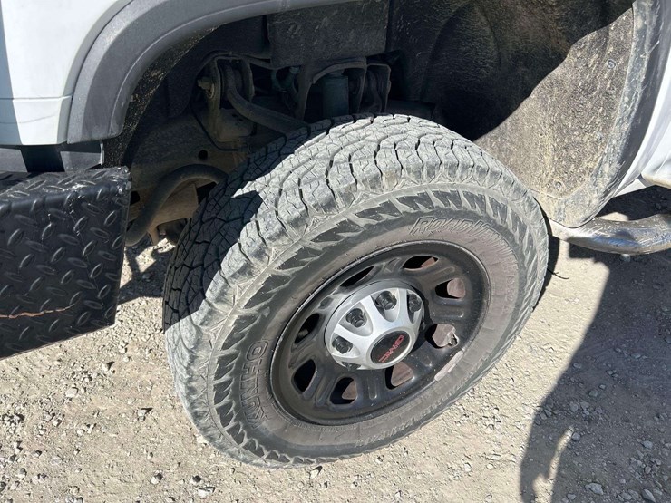 2015-gmc-3500-image-23