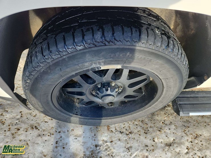 2015-cadillac-escalade-image-13