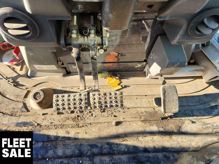 2019-deere-410l-image-21