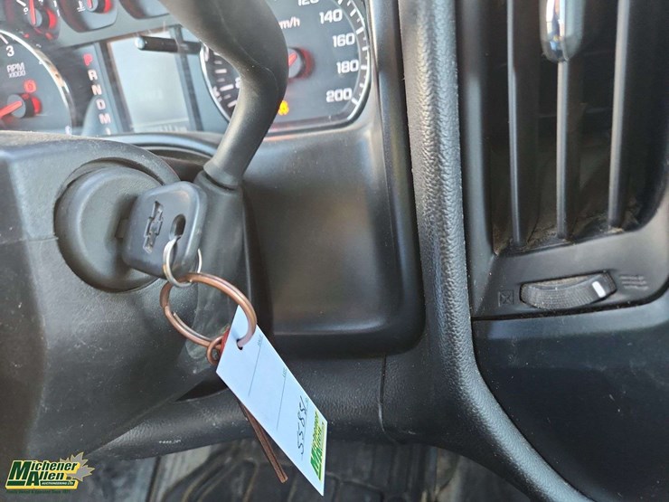 2015-chevrolet-silverado-2500hd-image-18