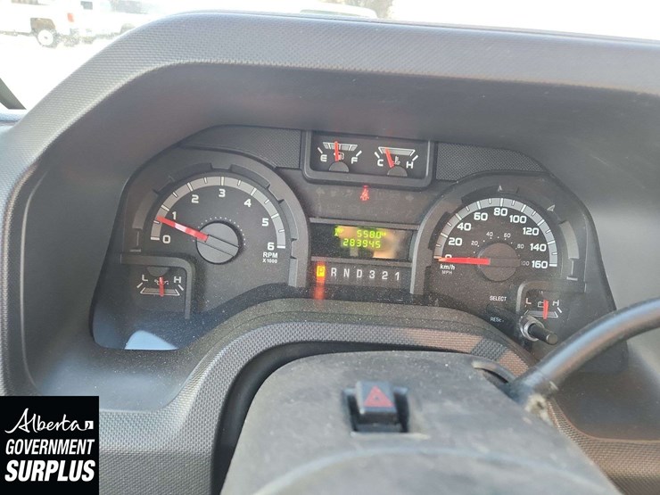 2014-ford-cargo-image-21