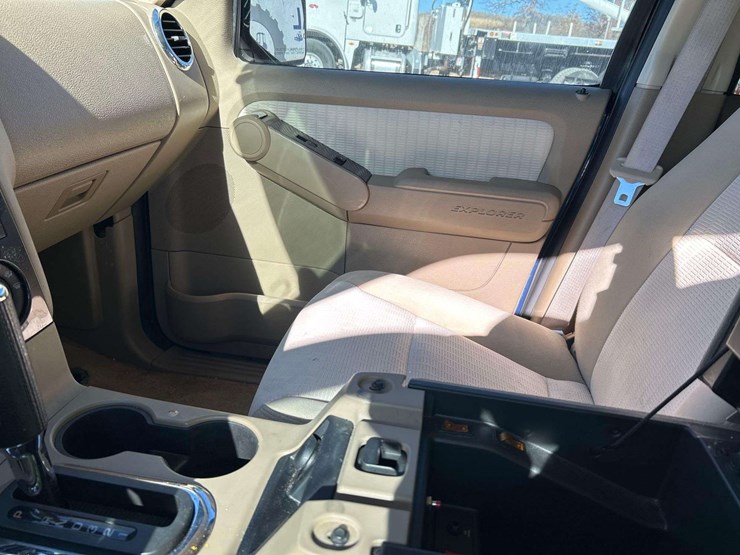 2008-ford-explorer-image-17