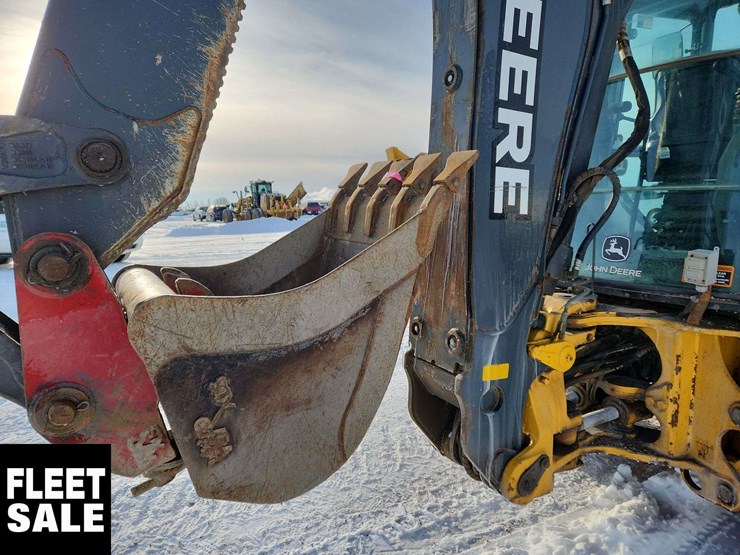 2015-deere-410l-image-16