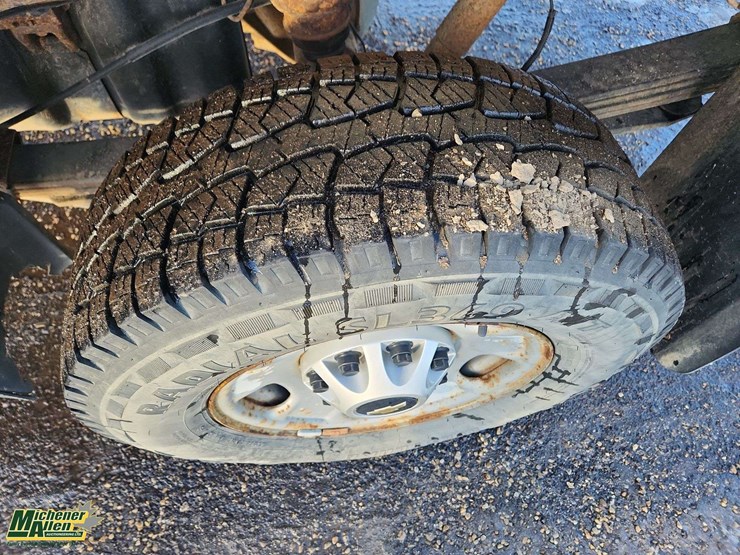 2015-chevrolet-silverado-2500hd-image-12