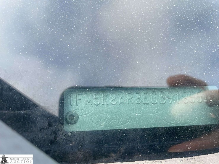 2014-ford-explorer-image-9