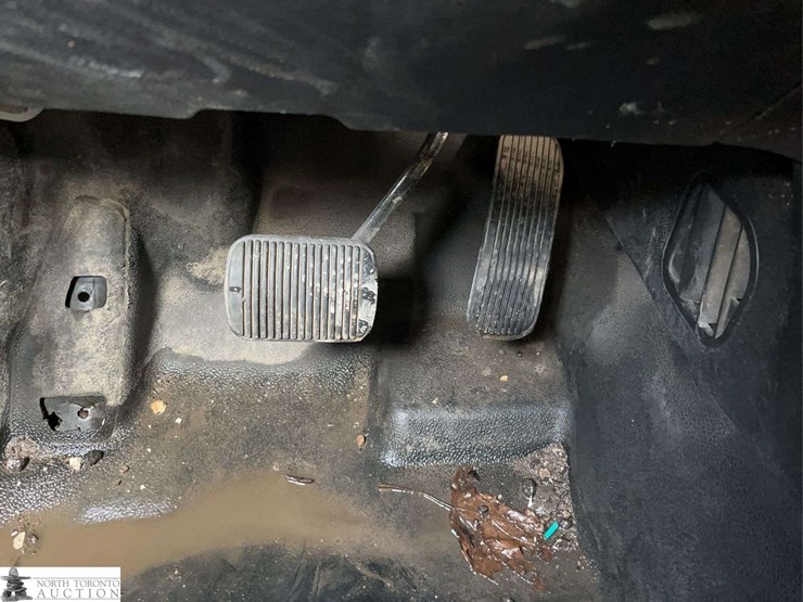 2017-ford-explorer-image-24