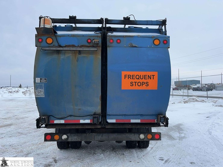 2018-freightliner-m2-106-image-6