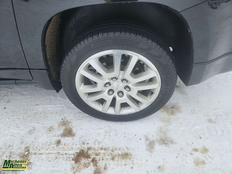 2015-gmc-acadia-image-14