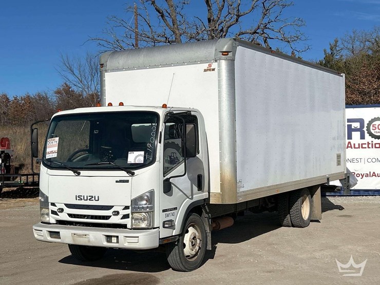 2016-isuzu-box-truck-image-1