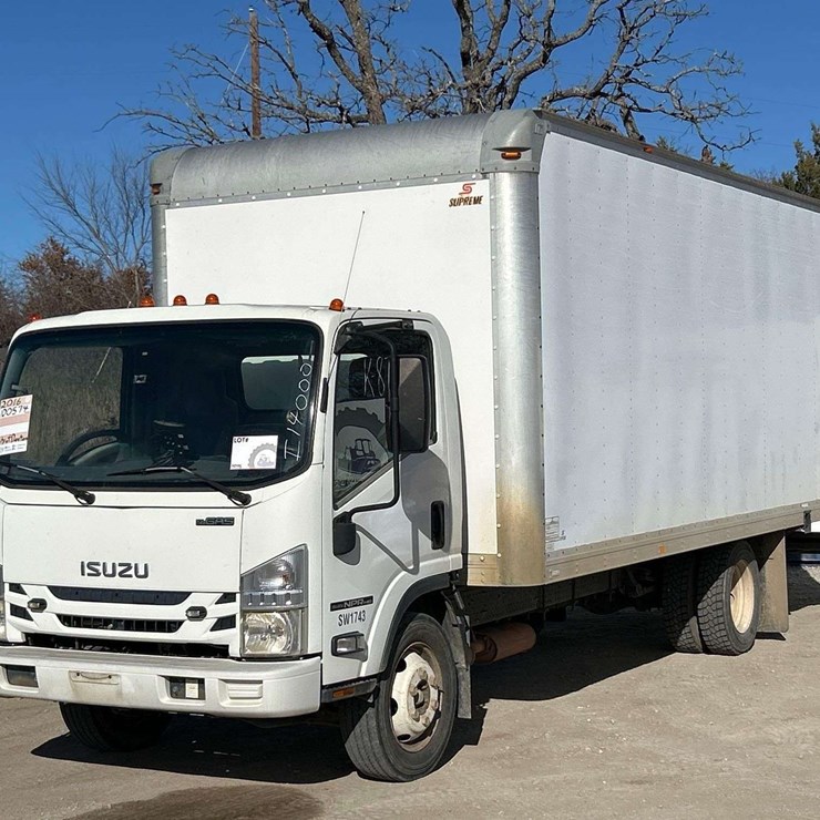 2016 Isuzu Box Truck