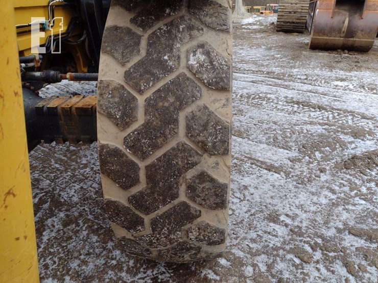 2015-caterpillar-tl1055c-image-21