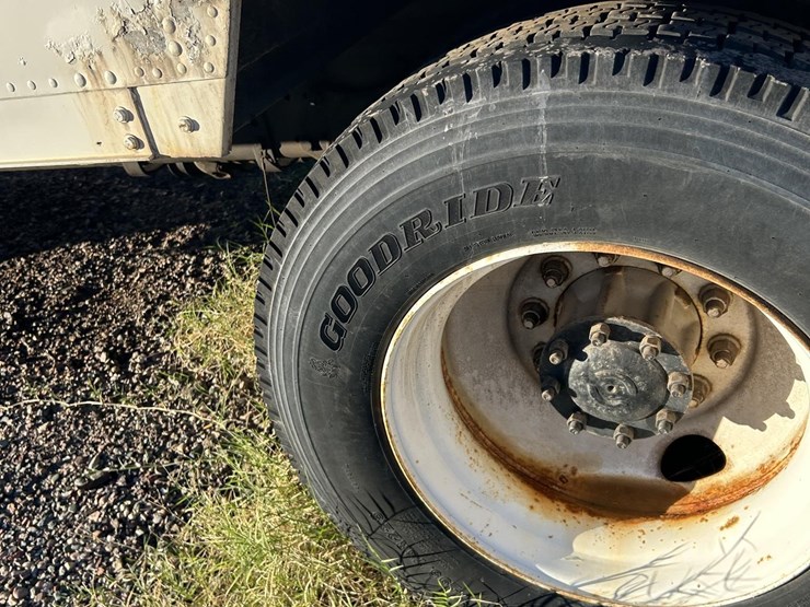 2007-freightliner-business-class-m2-106-image-44