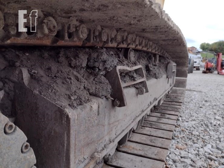 2015-volvo-ec220e-lr-image-28