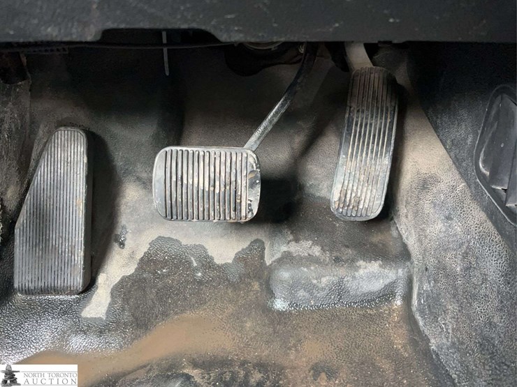 2019-ford-explorer-image-23