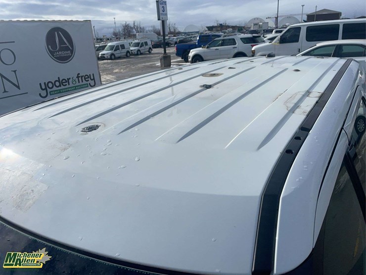 2014-ford-explorer-image-32