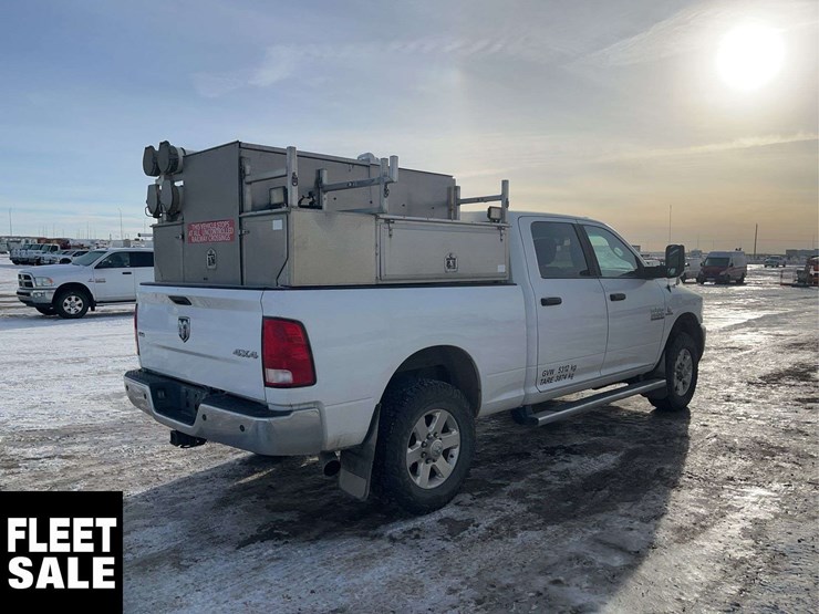 2015-dodge-3500-image-4