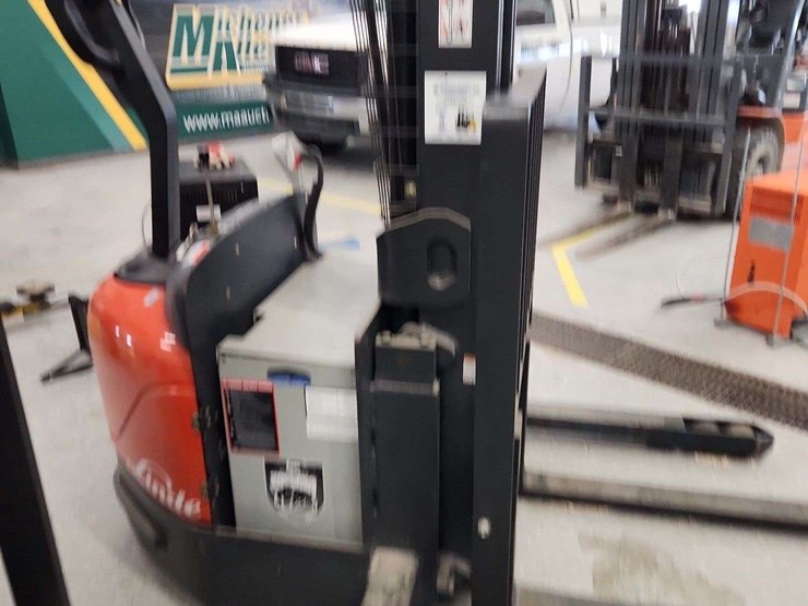linde-electric-forklift-and-charger-non-operable-linde-wes40-02-4000-lbs-lbs-forklift-image-6