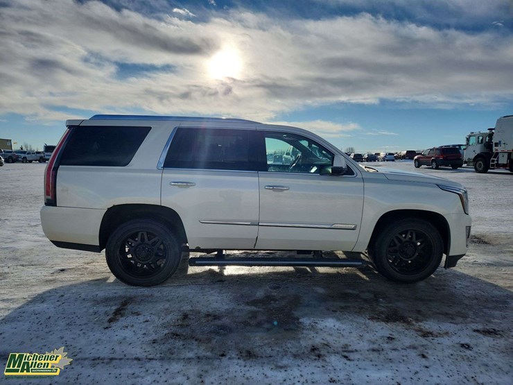 2015-cadillac-escalade-image-9