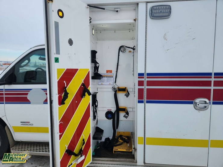 2016-chevrolet-express-s/a-ambulance-image-40