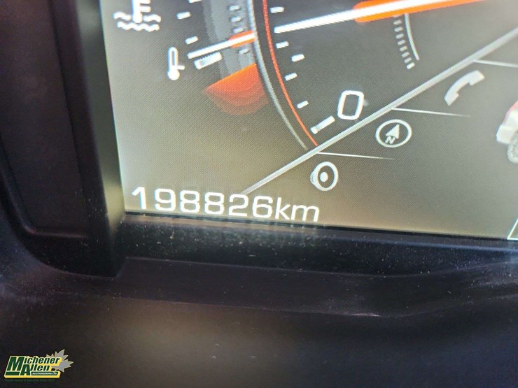 2015-cadillac-escalade-image-14