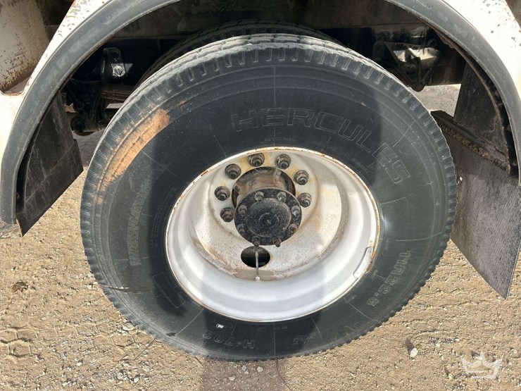 2011-ford-f750-image-40