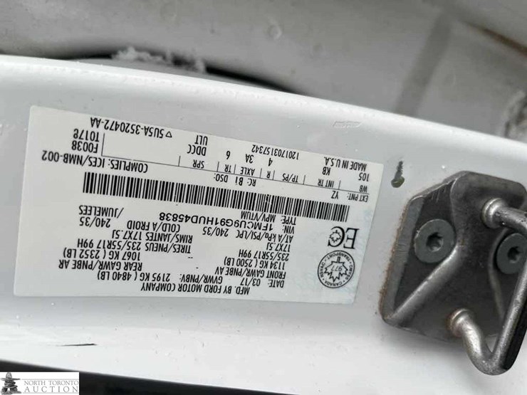 2017-ford-escape-se-image-18