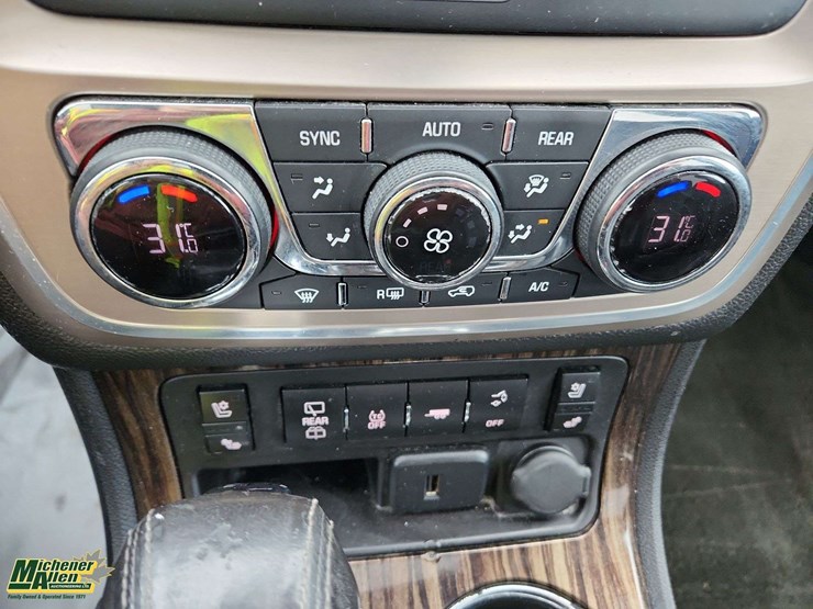 2015-gmc-acadia-image-19