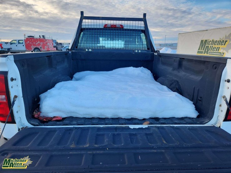 2015-chevrolet-silverado-2500hd-image-9