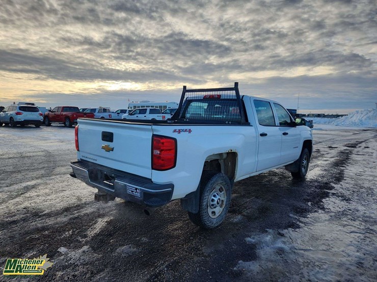 2015-chevrolet-silverado-2500hd-image-4