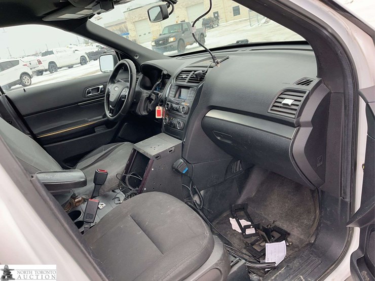 2018-ford-explorer-image-31