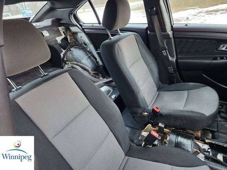 2014-ford-taurus-police-image-18