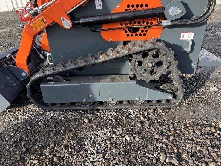 2025-agt-ysrt14-mini-compact-track-loader-image-13