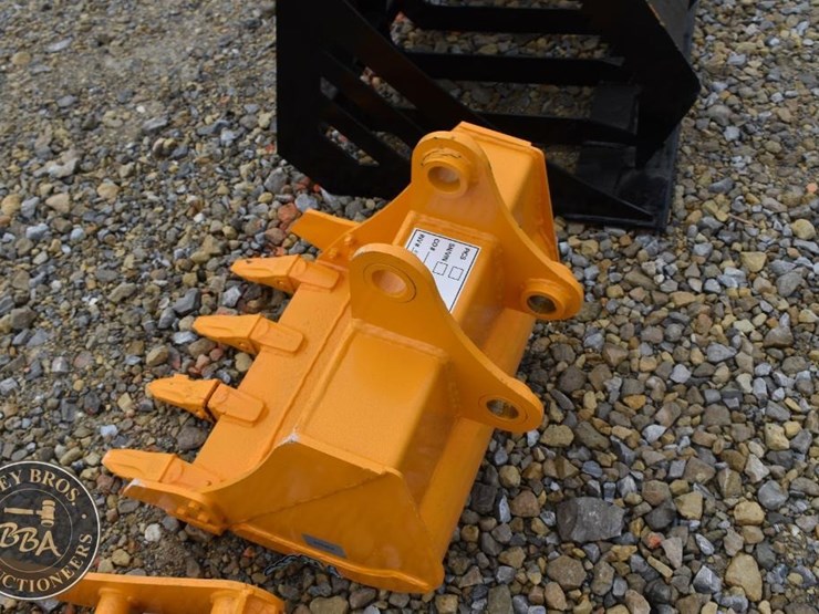 caterpillar-305-image-4