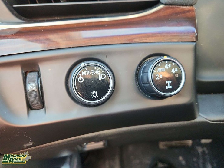 2015-cadillac-escalade-image-19