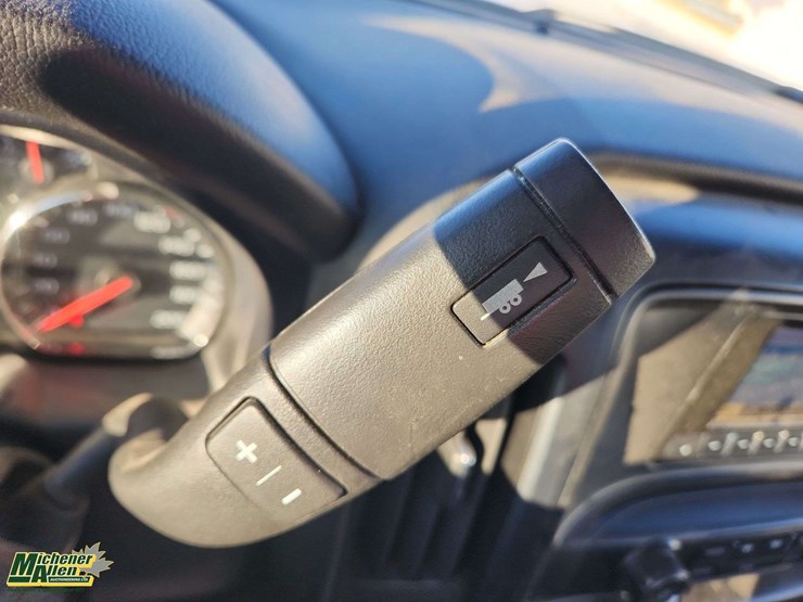 2015-chevrolet-silverado-2500hd-image-16