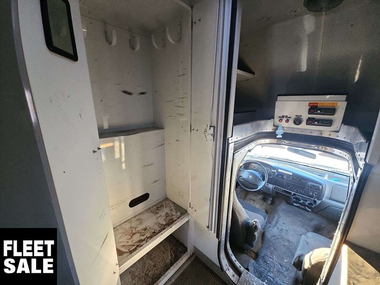 2006-ford-f550-image-30