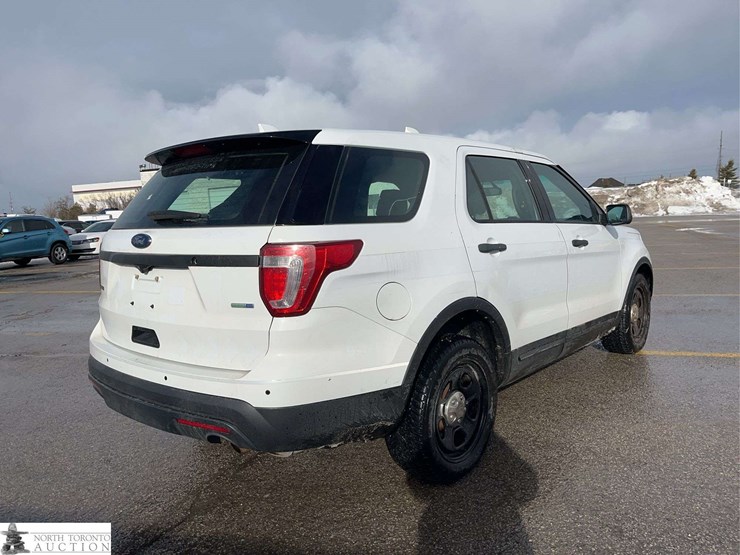 2017-ford-explorer-image-4