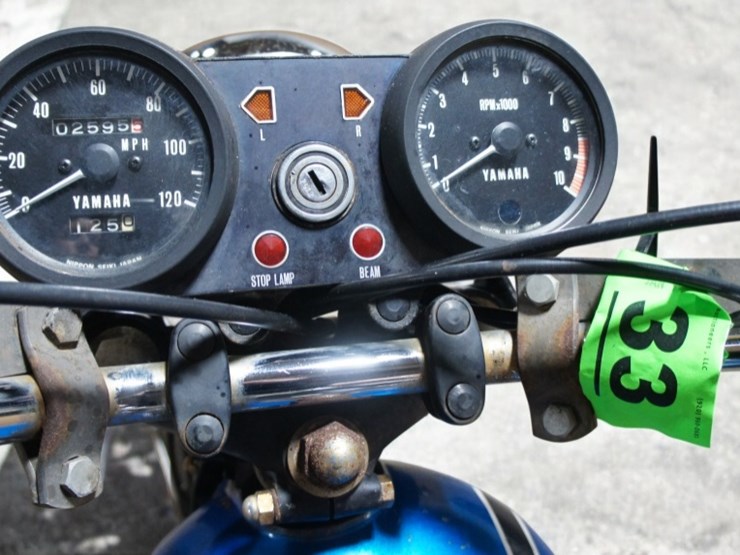 1973-yamaha-rd250-motorcycle-image-7