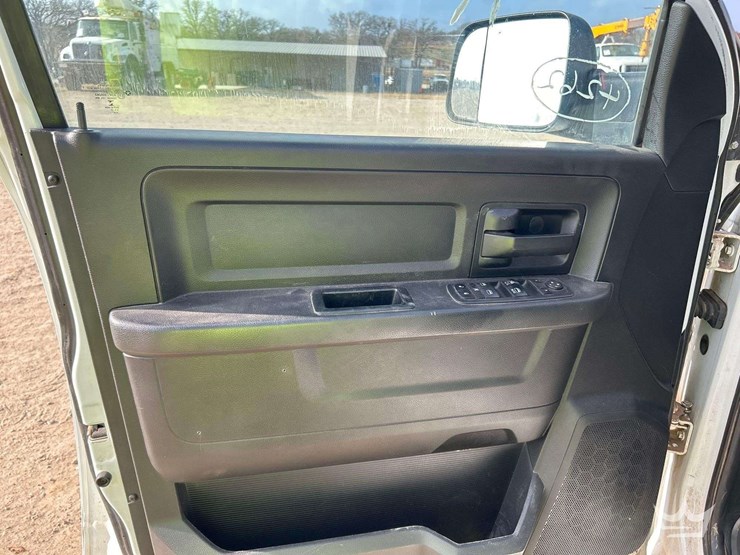 2017-dodge-2500-image-13