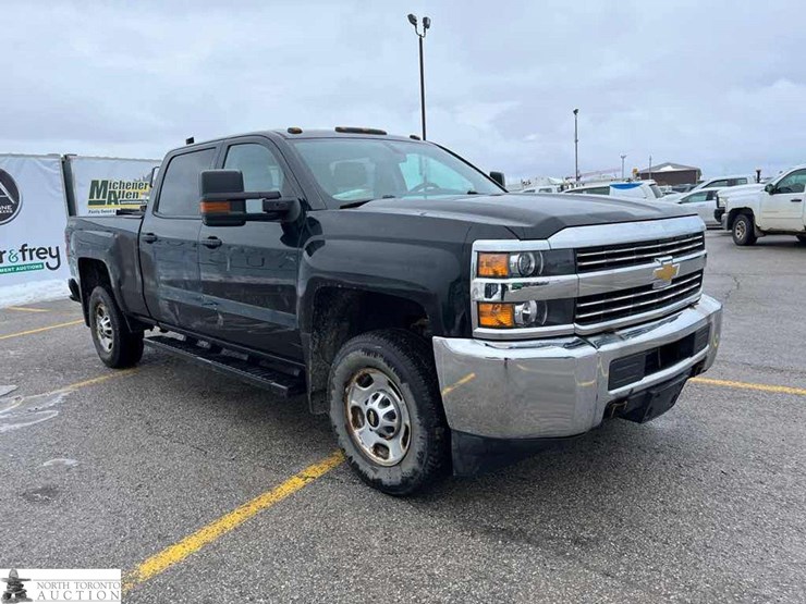 2015-chevrolet-k2500-image-3