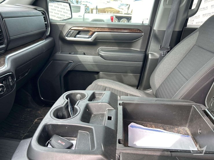 2024-gmc-seirra-elevation-4x4-image-17