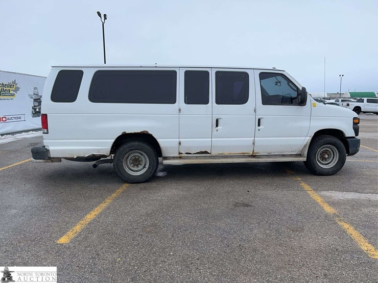 2014-ford-cargo-image-8