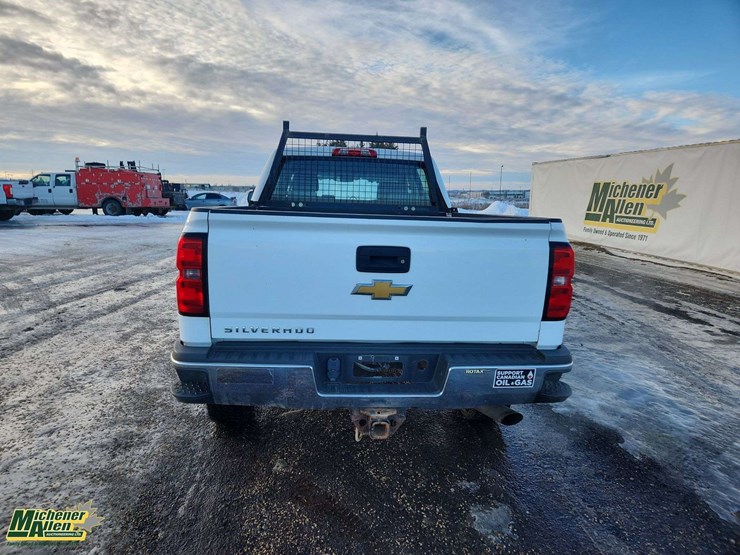 2015-chevrolet-silverado-2500hd-image-8