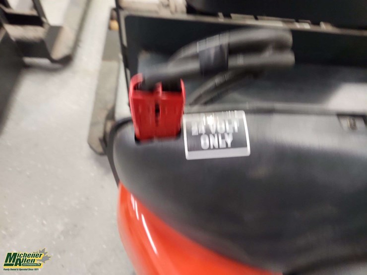 linde-electric-forklift-with-charger-non-operable-linde-ews40-4000-lbs-lbs-forklift-image-8