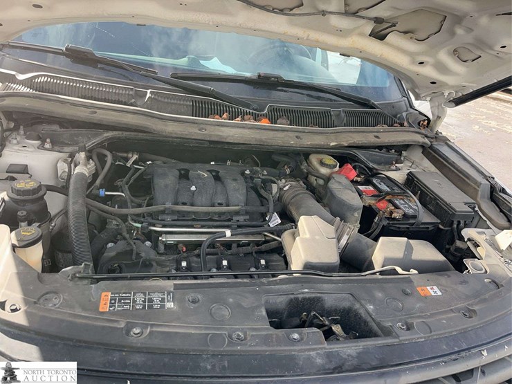 2017-ford-explorer-image-16