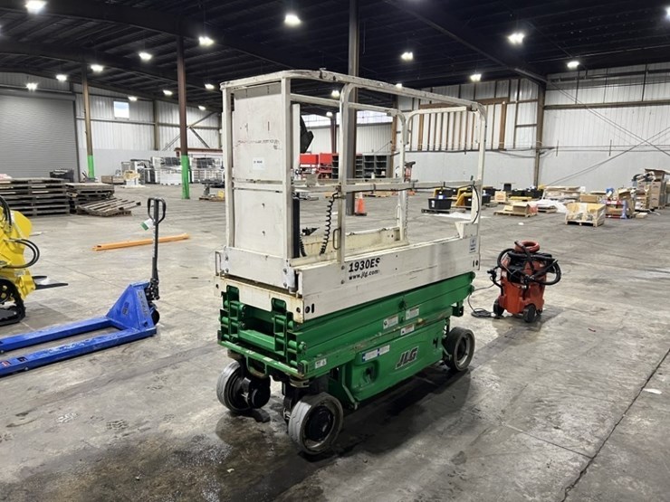 2016-jlg-1930es-image-3