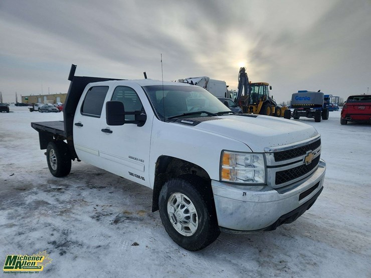 2012-chevrolet-silverado-2500hd-image-2