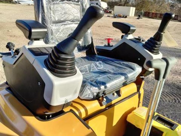 #114-•-mini-excavator---yanmar-diesel-(sdle20)-image-6