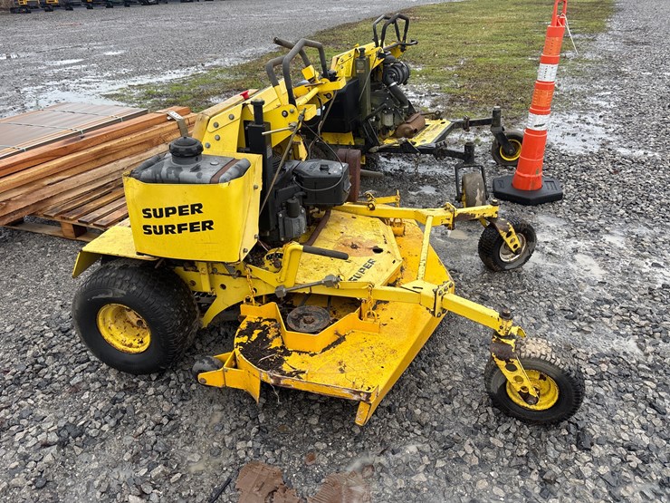 #6520-•-d4.-great-dane-super-surfer-mower-image-1