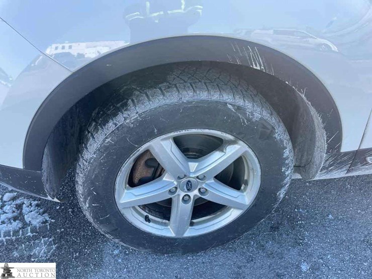 2017-ford-explorer-image-15